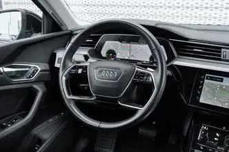 Audi e-tron, 300 kW, электричество, автомат, полный привод