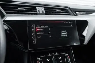 Audi e-tron, 300 kW, электричество, автомат, полный привод