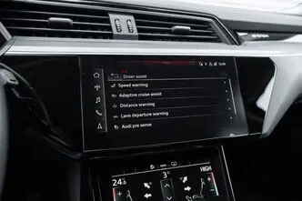 Audi e-tron, 300 kW, электричество, автомат, полный привод