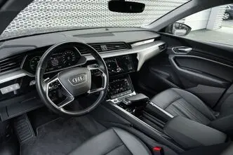 Audi e-tron, 300 kW, электричество, автомат, полный привод