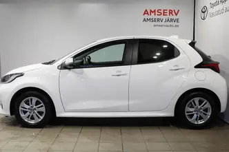 Toyota Yaris, 1.5, 68 kW, гибрид б+э, автомат, передний привод