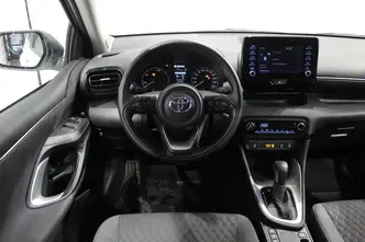 Toyota Yaris, 1.5, 68 kW, гибрид б+э, автомат, передний привод