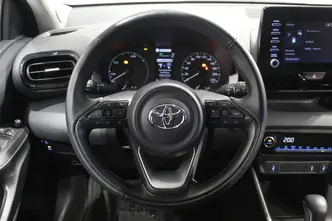 Toyota Yaris, 1.5, 68 kW, гибрид б+э, автомат, передний привод