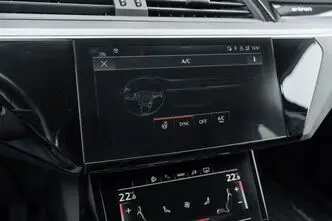 Audi e-tron, 300 kW, электричество, автомат, полный привод