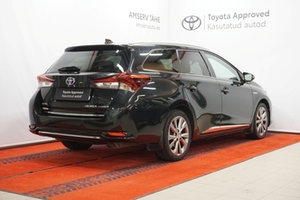 Toyota Auris, 1.8, 73 kW, гибрид б+э, автомат, передний привод