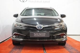 Toyota Auris, 1.8, 73 kW, гибрид б+э, автомат, передний привод