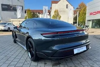 Porsche Taycan, 500 kW, электричество, автомат, полный привод