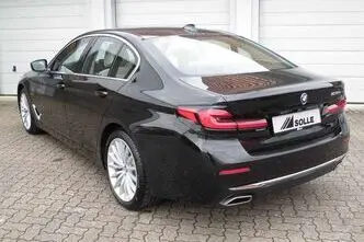 BMW 530, 2.0, 215 kW, подключаемый гибрид б+э, автомат, задний привод