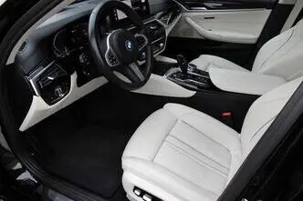 BMW 530, 2.0, 215 kW, подключаемый гибрид б+э, автомат, задний привод