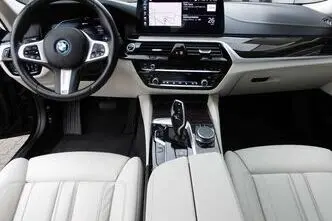 BMW 530, 2.0, 215 kW, подключаемый гибрид б+э, автомат, задний привод