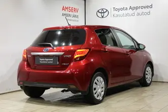 Toyota Yaris, 1.5, 54 kW, гибрид б+э, автомат, передний привод