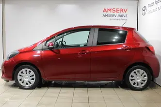 Toyota Yaris, 1.5, 54 kW, гибрид б+э, автомат, передний привод