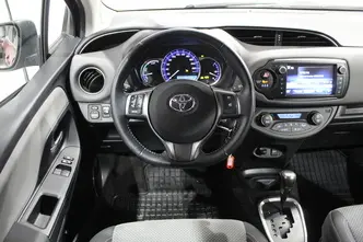 Toyota Yaris, 1.5, 54 kW, гибрид б+э, автомат, передний привод