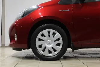 Toyota Yaris, 1.5, 54 kW, гибрид б+э, автомат, передний привод