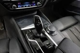 BMW 530, 3.0, 210 kW, гибрид д+э, автомат, полный привод