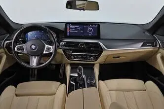 BMW 520, 2.0, 140 kW, гибрид д+э, автомат, полный привод