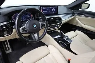 BMW 520, 2.0, 140 kW, гибрид д+э, автомат, полный привод