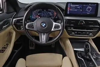 BMW 520, 2.0, 140 kW, гибрид д+э, автомат, полный привод