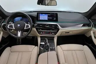 BMW 530, 3.0, 210 kW, гибрид д+э, автомат, полный привод