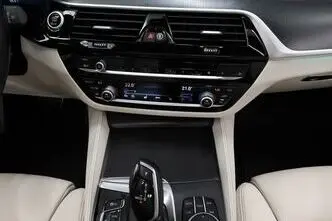 BMW 530, 3.0, 210 kW, гибрид д+э, автомат, полный привод