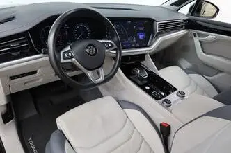 Volkswagen Touareg, 3.0, 210 kW, дизель, автомат, полный привод