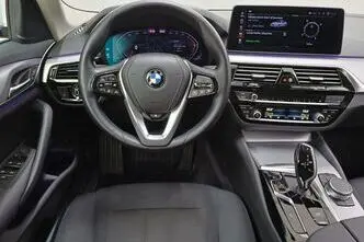 BMW 520, 2.0, 135 kW, гибрид б+э, автомат, задний привод