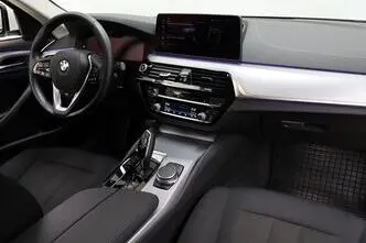 BMW 520, 2.0, 135 kW, гибрид б+э, автомат, задний привод