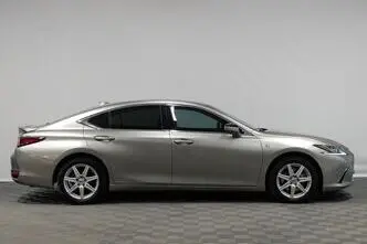 Lexus ES 300, 2.5, 131 kW, гибрид б+э, автомат, передний привод