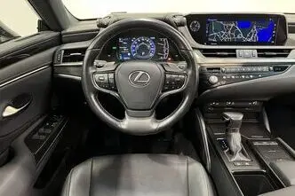 Lexus ES 300, 2.5, 131 kW, гибрид б+э, автомат, передний привод