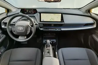 Toyota Prius, 2.0, 111 kW, подключаемый гибрид б+э, автомат, передний привод