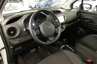 Toyota Yaris, 1.5, 54 kW, гибрид б+э, автомат, передний привод