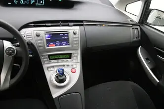 Toyota Prius, 1.8, 73 kW, гибрид б+э, автомат, передний привод