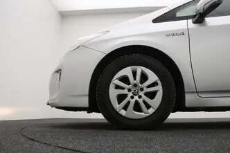 Toyota Prius, 1.8, 73 kW, гибрид б+э, автомат, передний привод