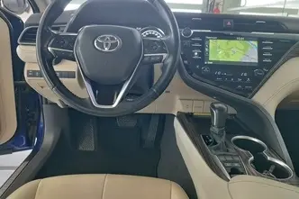 Toyota Camry, 2.5, 131 kW, гибрид б+э, автомат, передний привод