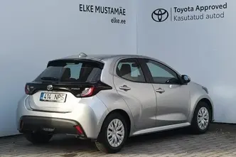 Toyota Yaris, 1.5, 68 kW, гибрид б+э, автомат, передний привод