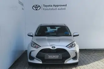 Toyota Yaris, 1.5, 68 kW, гибрид б+э, автомат, передний привод