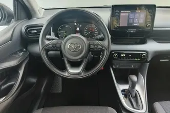 Toyota Yaris, 1.5, 68 kW, гибрид б+э, автомат, передний привод