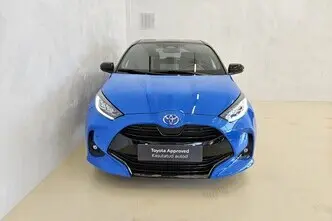 Toyota Yaris, 1.5, 68 kW, гибрид б+э, автомат, передний привод