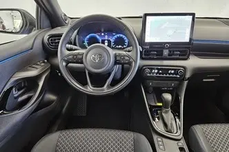 Toyota Yaris, 1.5, 68 kW, гибрид б+э, автомат, передний привод