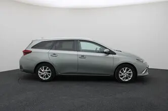 Toyota Auris, 1.8, 73 kW, hybrid p+e, automatic, front-wheel drive