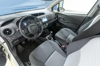 Toyota Yaris, 1.5, 82 kW, бензин, механическая, передний привод