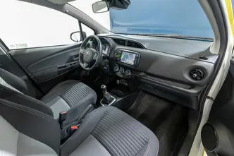 Toyota Yaris, 1.5, 82 kW, бензин, механическая, передний привод