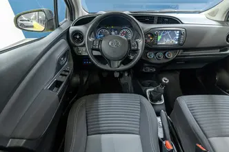 Toyota Yaris, 1.5, 82 kW, бензин, механическая, передний привод