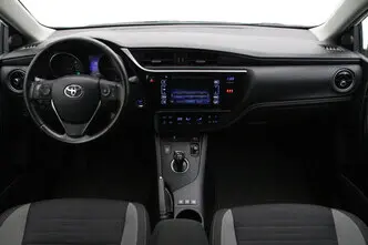 Toyota Auris, 1.8, 73 kW, гибрид б+э, автомат, передний привод