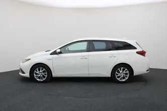 Toyota Auris, 1.8, 73 kW, гибрид б+э, автомат, передний привод