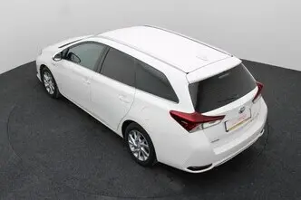 Toyota Auris, 1.8, 73 kW, гибрид б+э, автомат, передний привод