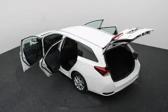 Toyota Auris, 1.8, 73 kW, гибрид б+э, автомат, передний привод