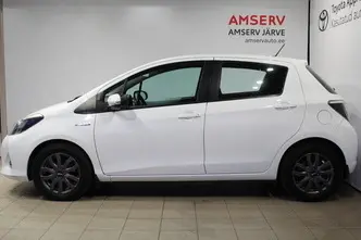 Toyota Yaris, 1.5, 55 kW, гибрид б+э, автомат, передний привод