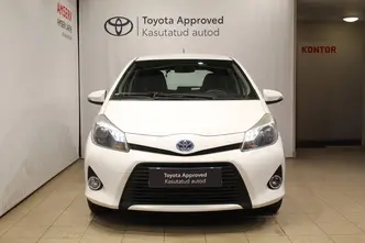 Toyota Yaris, 1.5, 55 kW, гибрид б+э, автомат, передний привод