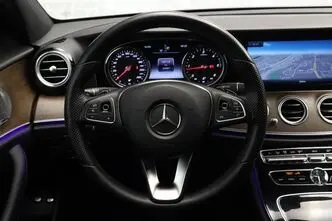 Mercedes-Benz E 220, 2.0, 143 kW, дизель, автомат, задний привод